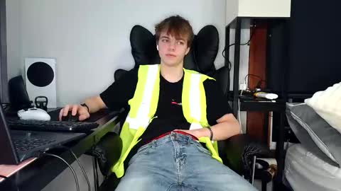 Snapshot of bobby72738 chatting on 10-21-25, 02:56 bobby72738 online show from 10-21-25, 02:56