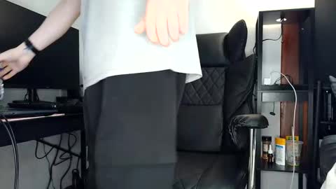 Snapshot of bobby72738 chatting on 10-29-25, 08:54 bobby72738 online show from 10-29-25, 08:54