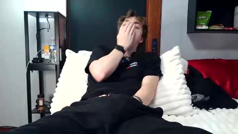 Snapshot of bobby72738 chatting on 11-18-25, 02:28 bobby72738 online show from 11-18-25, 02:28