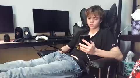 Snapshot of bobby72738 chatting on 11-25-25, 04:34 bobby72738 online show from 11-25-25, 04:34