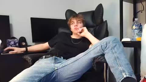 Snapshot of bobby72738 chatting on 11-29-25, 04:59 bobby72738 online show from 11-29-25, 04:59