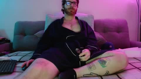 Snapshot of bobbyenglish69 chatting on 02-12-25, 10:46 Bobby English online show from 02-12-25, 10:46