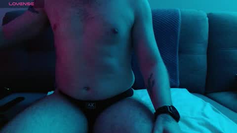 Snapshot of bobbyenglish69 chatting on 10-06-25, 06:33 Bobby English online show from 10-06-25, 06:33