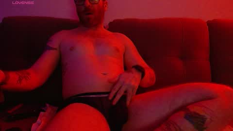 Snapshot of bobbyenglish69 chatting on 11-02-25, 08:28 Bobby English online show from 11-02-25, 08:28