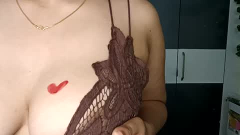 Snapshot of bodyandbrush chatting on 07-11-26, 06:27 Sofia online show from 07-11-26, 06:27