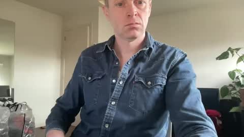 Snapshot of boegieboy76 chatting on 02-25-25, 09:53 ask me online show from 02-25-25, 09:53