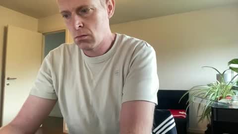 Snapshot of boegieboy76 chatting on 10-17-25, 08:50 ask me online show from 10-17-25, 08:50