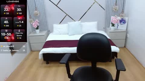 Snapshot of bom_bomx chatting on 02-20-25, 01:46 Paris online show from 02-20-25, 01:46