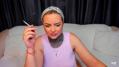 Snapshot of bom_bonx chatting on 10-09-25, 02:26 Amy online show from 10-09-25, 02:26