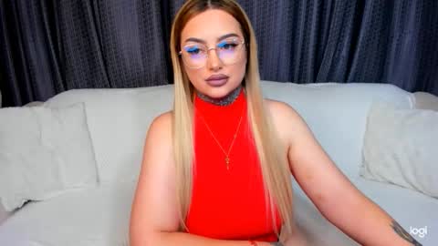 Snapshot of bom_bonx chatting on 11-11-25, 05:24 Amy online show from 11-11-25, 05:24