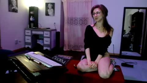 Snapshot of bombshellbaeby chatting on 07-05-26, 12:34 BombshellBaeby online show from 07-05-26, 12:34