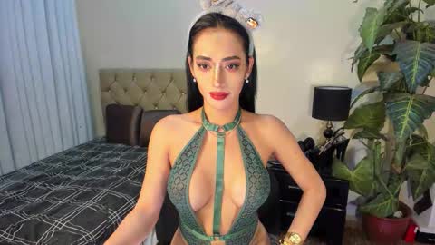 Snapshot of bombshelllaurax chatting on 11-08-25, 10:19 bombshelllaurax online show from 11-08-25, 10:19