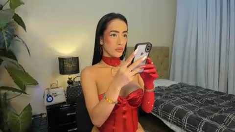 Snapshot of bombshelllaurax chatting on 02-13-26, 03:02 bombshelllaurax online show from 02-13-26, 03:02