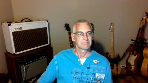 Snapshot of bomec40 chatting on 07-08-26, 12:26 Carl online show from 07-08-26, 12:26