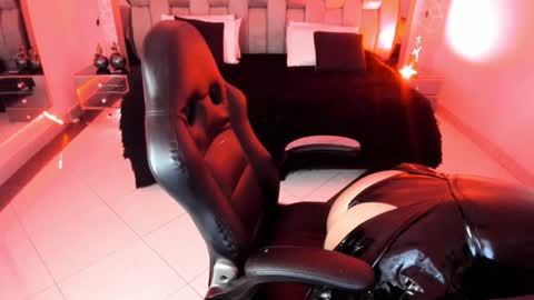 Snapshot of bonnie_an chatting on 01-09-25, 11:14 Bonnie online show from 01-09-25, 11:14