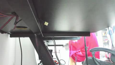 Snapshot of bonnie_bu chatting on 11-10-25, 06:51 becky online show from 11-10-25, 06:51