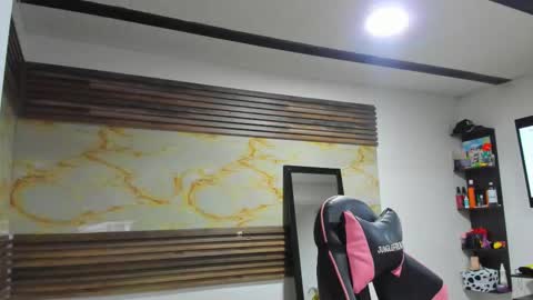 Snapshot of bonnie_bu chatting on 11-12-25, 07:03 becky online show from 11-12-25, 07:03