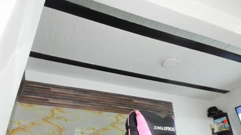 Snapshot of bonnie_bu chatting on 11-18-25, 06:12 becky online show from 11-18-25, 06:12