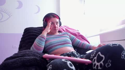 Bonnie Help me reach 500 likes online show from 10-06-25, 05:43