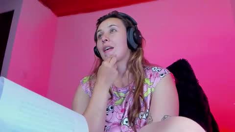 Bonnie Help me reach 500 likes online show from 01-05-26, 11:41