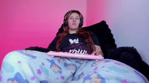 Bonnie Help me reach 500 likes online show from 01-10-26, 05:37