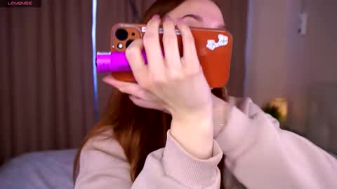 Snapshot of bonniecannon chatting on 09-10-25, 04:01 Grace online show from 09-10-25, 04:01