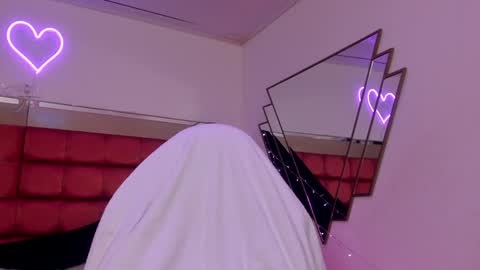 Snapshot of bonniecute_ chatting on 12-21-24, 02:47 online show from 12-21-24, 02:47