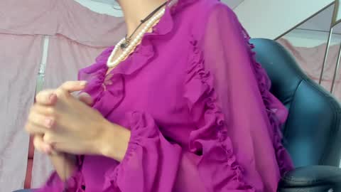 Snapshot of bonniecute_ chatting on 01-12-25, 11:28 online show from 01-12-25, 11:28