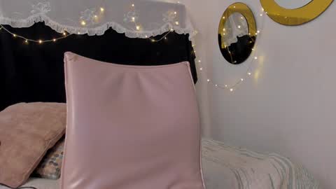 Snapshot of bonniecute_ chatting on 01-17-25, 03:00 online show from 01-17-25, 03:00