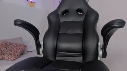 Snapshot of bonniecute_ chatting on 01-29-25, 02:21 online show from 01-29-25, 02:21