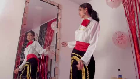 Snapshot of bonniecute_ chatting on 02-14-25, 02:54 online show from 02-14-25, 02:54