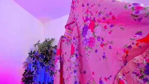 Snapshot of bonniecute_ chatting on 09-20-25, 12:00 online show from 09-20-25, 12:00