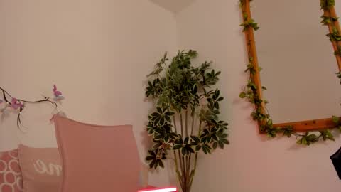 Snapshot of bonniecute_ chatting on 10-23-25, 12:32 online show from 10-23-25, 12:32