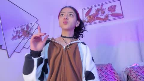 Snapshot of bonniecute_ chatting on 10-26-25, 12:05 online show from 10-26-25, 12:05