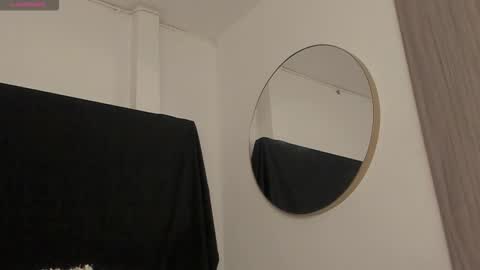 Snapshot of bonniecute_ chatting on 10-26-25, 11:42 online show from 10-26-25, 11:42