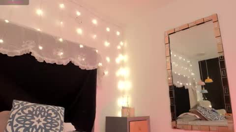 Snapshot of bonniecute_ chatting on 10-30-25, 01:29 online show from 10-30-25, 01:29