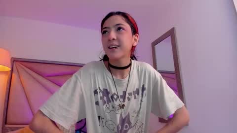 Snapshot of bonniecute_ chatting on 11-12-25, 11:47 online show from 11-12-25, 11:47