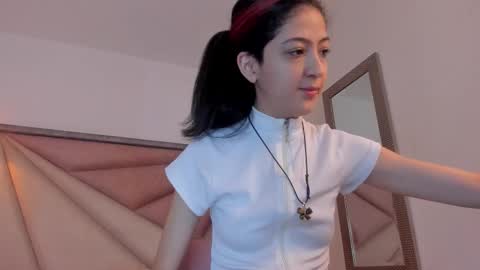 Snapshot of bonniecute_ chatting on 11-17-25, 10:37 online show from 11-17-25, 10:37