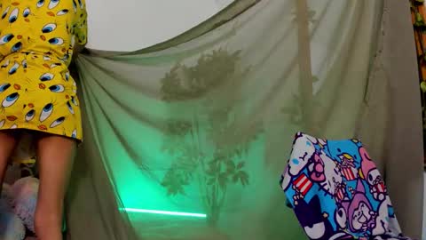 Snapshot of bonniecute_ chatting on 11-20-25, 12:44 online show from 11-20-25, 12:44