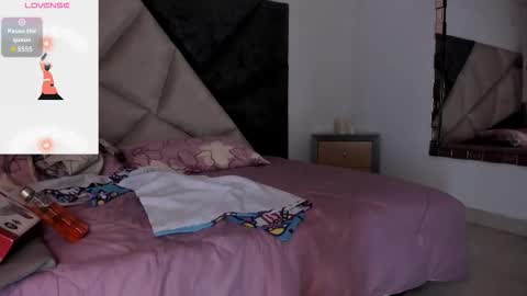 Snapshot of bonniecute_ chatting on 12-19-25, 11:56 online show from 12-19-25, 11:56