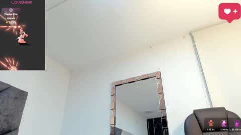 Snapshot of bonniecute_ chatting on 12-21-25, 11:34 online show from 12-21-25, 11:34