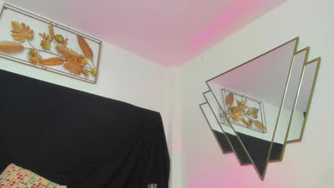 Snapshot of bonniecute_ chatting on 01-08-26, 12:24 online show from 01-08-26, 12:24