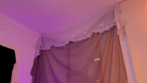 Snapshot of bonniecute_ chatting on 02-21-26, 12:00 online show from 02-21-26, 12:00