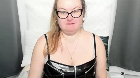 Bonnie online show from 11-02-25, 07:11