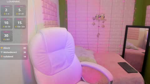 Snapshot of bonnieshyy chatting on 02-06-25, 02:22 Bonnie online show from 02-06-25, 02:22