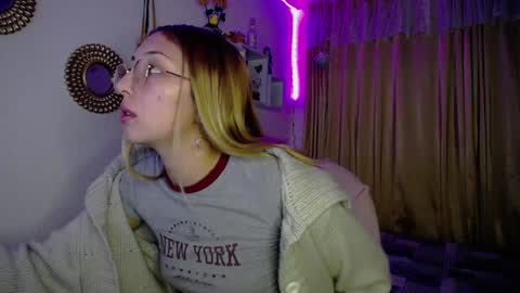 Snapshot of bonny_clyde_xx_ chatting on 12-10-24, 07:58 Soffy Brooks Independent model online show from 12-10-24, 07:58