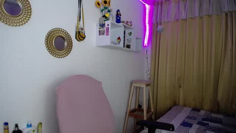 Snapshot of bonny_clyde_xx_ chatting on 01-04-25, 04:12 Soffy Brooks Independent model online show from 01-04-25, 04:12