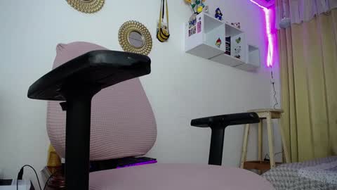 Snapshot of bonny_clyde_xx_ chatting on 01-04-25, 07:13 Soffy Brooks Independent model online show from 01-04-25, 07:13