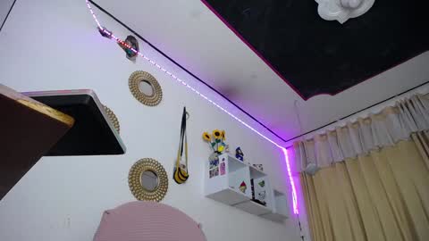 Snapshot of bonny_clyde_xx_ chatting on 01-20-25, 08:19 Soffy Brooks Independent model online show from 01-20-25, 08:19