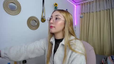 Snapshot of bonny_clyde_xx_ chatting on 03-05-25, 03:08 Soffy Brooks Independent model online show from 03-05-25, 03:08